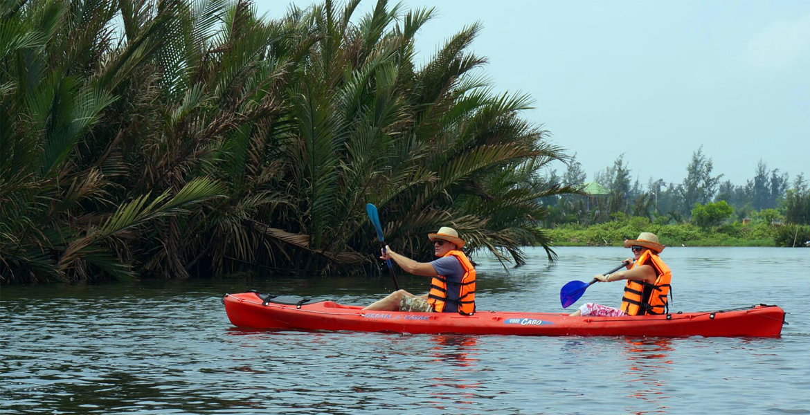 Hoi An Kayaking with Floating Bar Tour